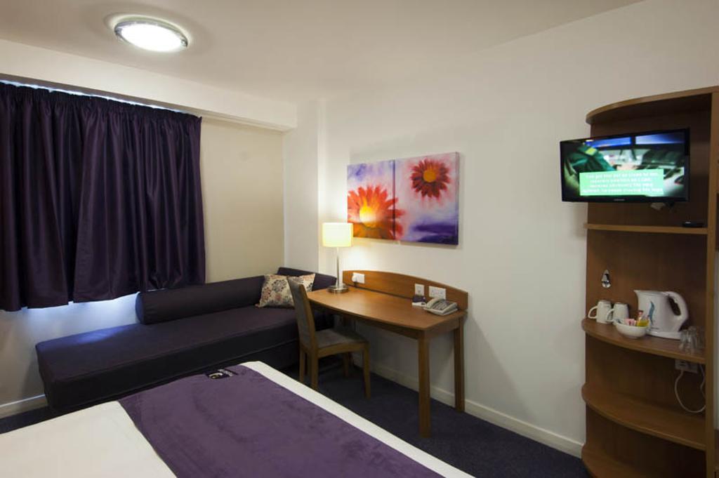 Premier Inn London Stansted Airport Stansted Mountfitchet Exterior photo